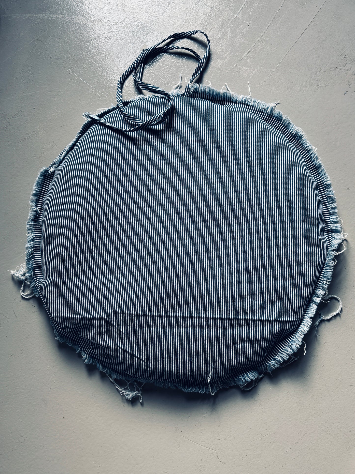 Muse et Moi Denim & Dreams Roll-Up Cafe/Travel Dog Bed