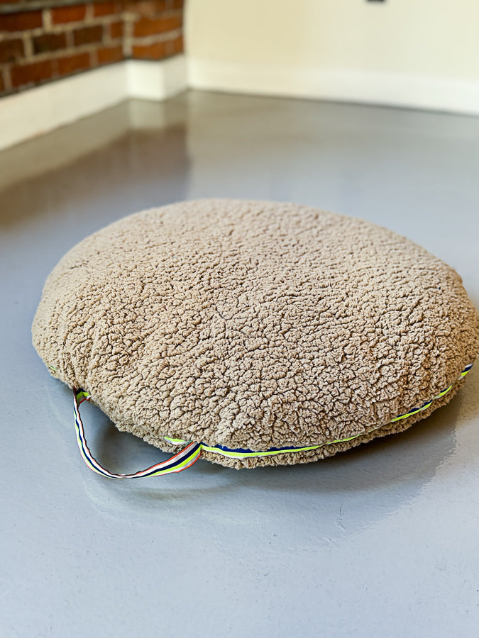 Savage-Snoozer-Dog-Bed-by-Muse-et-moi-for-Pugs-and-Small-Breeds-fluffy-with-water repellent memory foam inlet