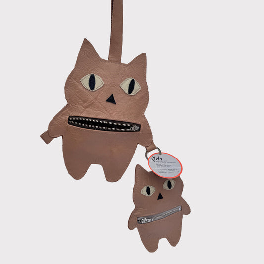 Cat-shaped oversized-bag-charms with a zipper on a white background