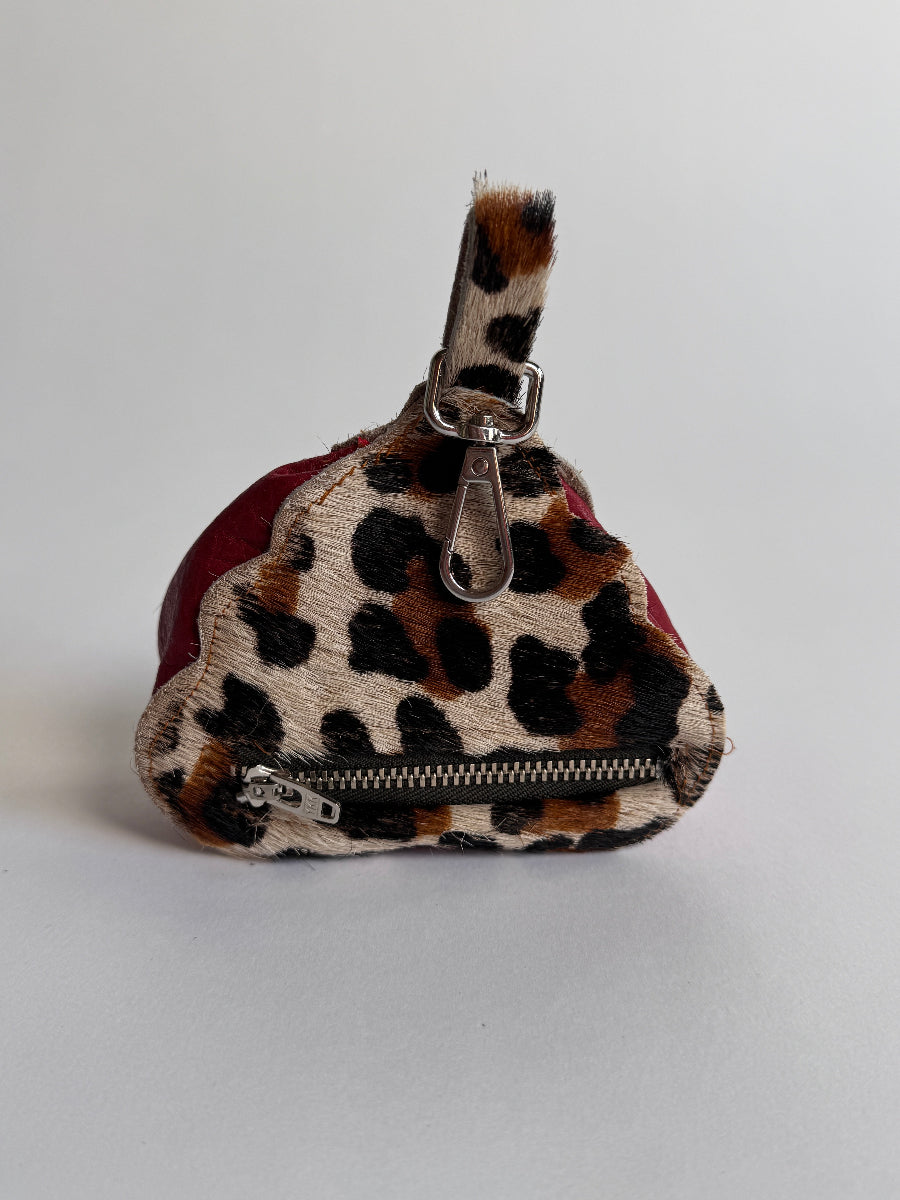 Le-Poop-Sac-Poop-bag-dispenser-from-Muse-Et-Moi-back-view-zipper-from-waste-leather-scraps