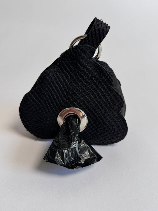 Le-Poop-Sac-Poop-bag-dispenser-from-Muse-Et-Moi-black-front-made-from-industry-waste-leather