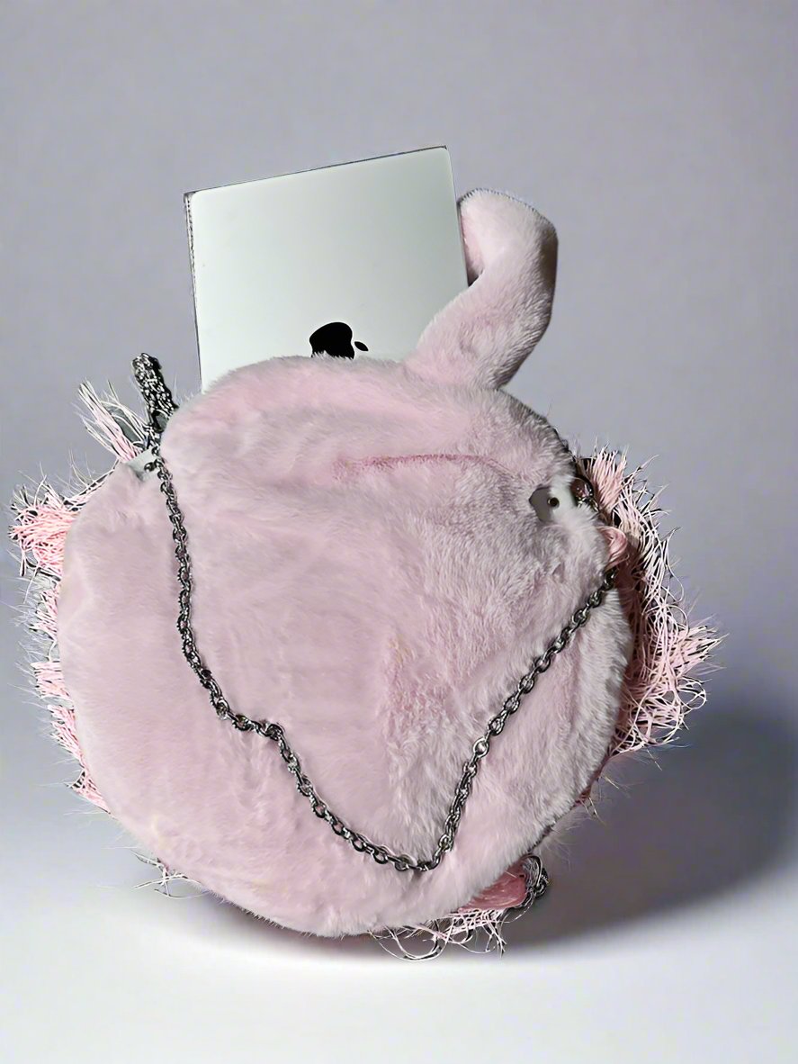 The bark bed pro packpack by muse et moi with an apple computer